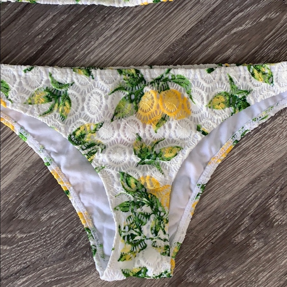 Lemon Bikini - Picture 3 of 4